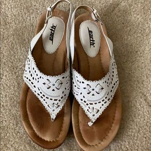 Earth white sandals size 8